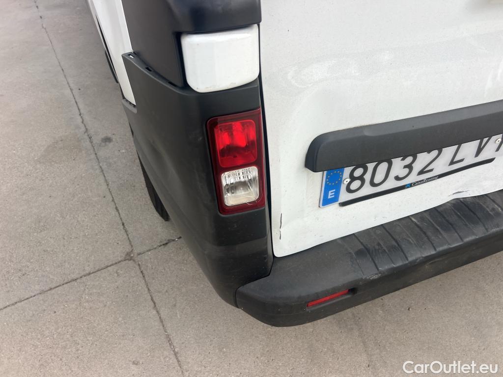  Renault  Trafic RENAULT  / 2019 / 4P / furgón Furgón 27 L1H1 Energy BluedCi 107 kW #46