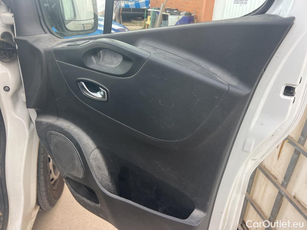  Renault  Trafic RENAULT  / 2019 / 4P / furgón Furgón 27 L1H1 Energy BluedCi 107 kW #40