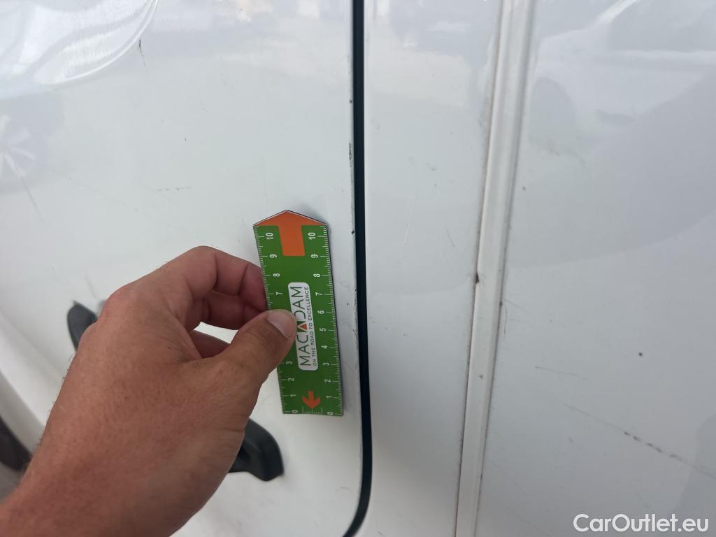  Renault  Trafic RENAULT  / 2019 / 4P / furgón Furgón 27 L1H1 Energy BluedCi 107 kW #32