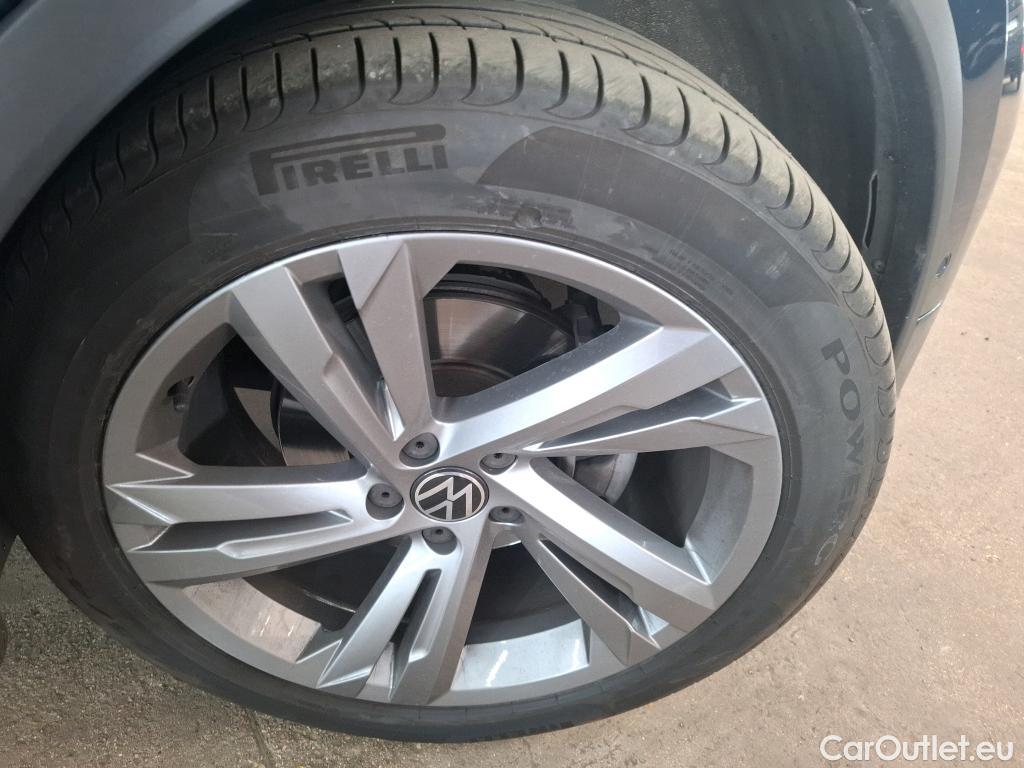  Volkswagen  Tiguan VOLKSWAGEN  / 2020 / 5P / SUV 1.5 TSI 150 DSG7 R-Line. #2