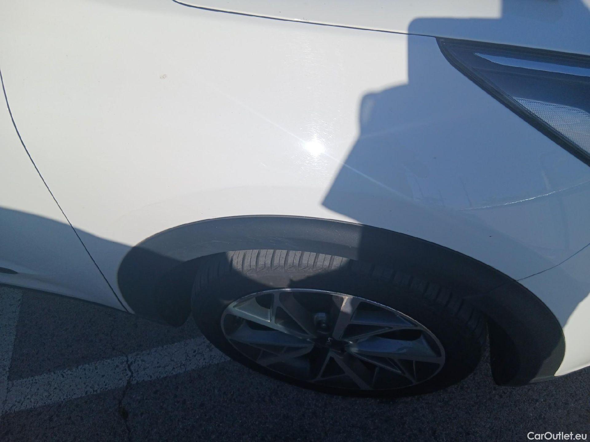  KIA  Niro KIA  / 2019 / 5P / crossover 1.6 GDi HEV 104kW (141CV) Emotion (AC) #51