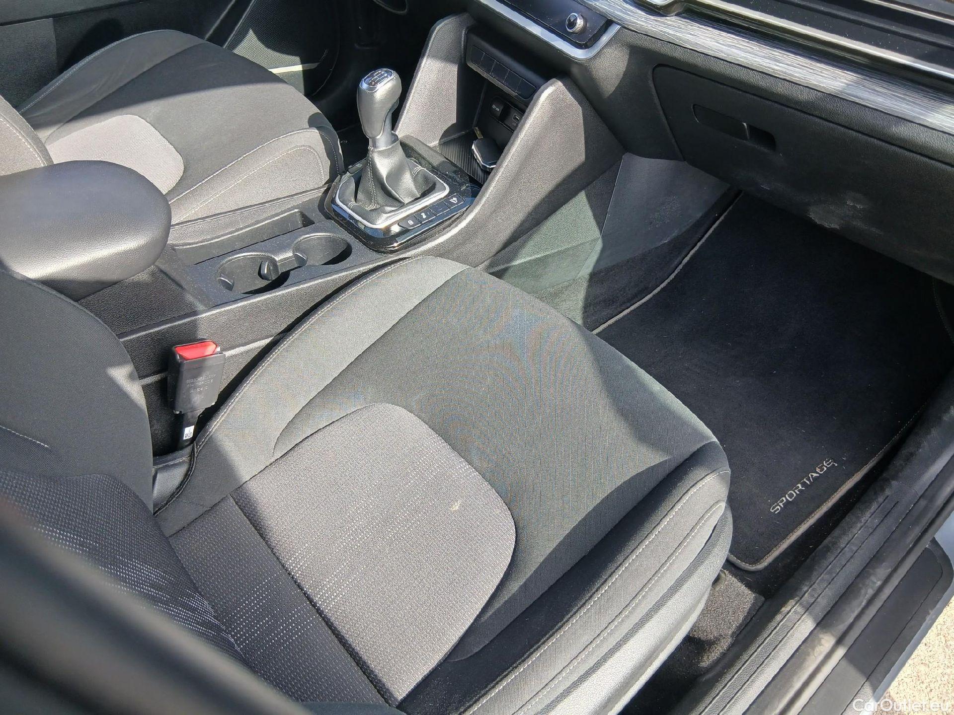  KIA  Sportage KIA  / 2022 / 5P / todoterreno 1.6 CRDi 85kW (115CV) Drive 4X2 #30