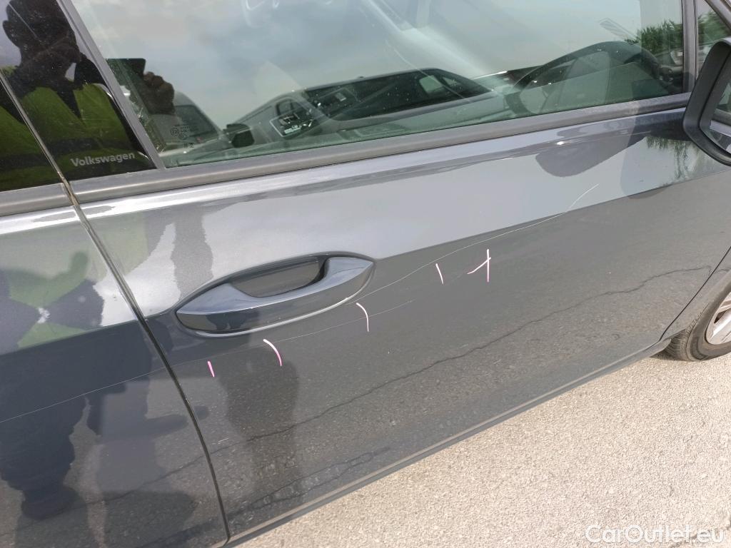  Volkswagen  Golf  VIII Berlina Life eTSI 1.0 TSI 110CV AT7 E6d #3