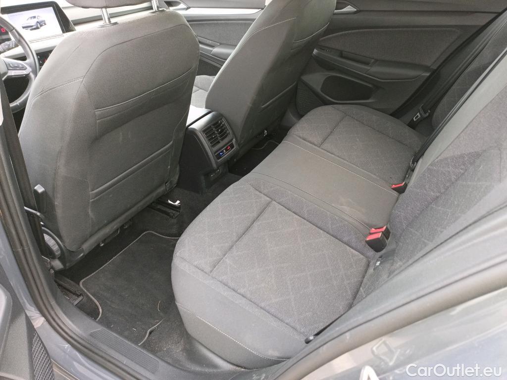  Volkswagen  Golf  VIII Berlina Life eTSI 1.0 TSI 110CV AT7 E6d #17