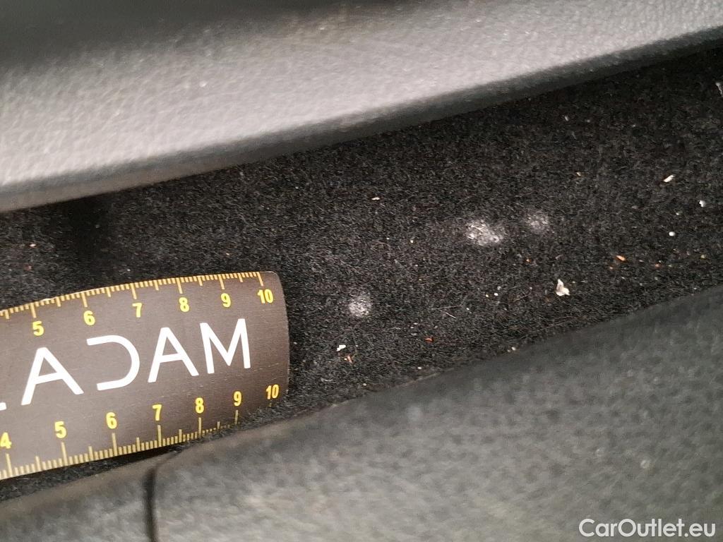  Mercedes  A-Klasse MERCEDES-BENZ Classe A 5p Berline A 200 d AMG Line 8G-DCT #37