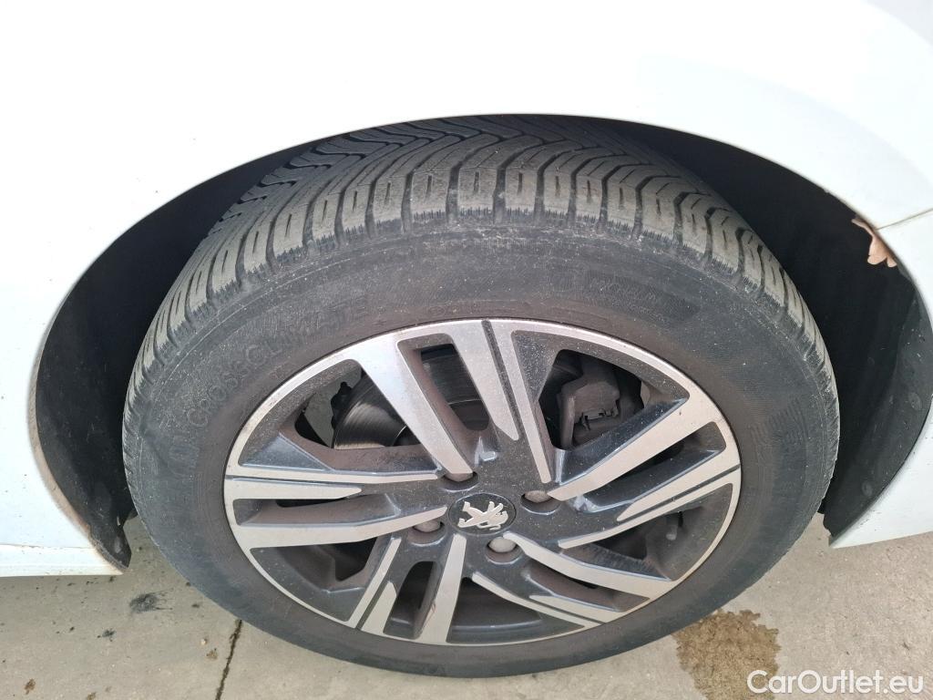  Peugeot  208  Allure Business 1.2 PureTech 100CV BVM6 E6d #41