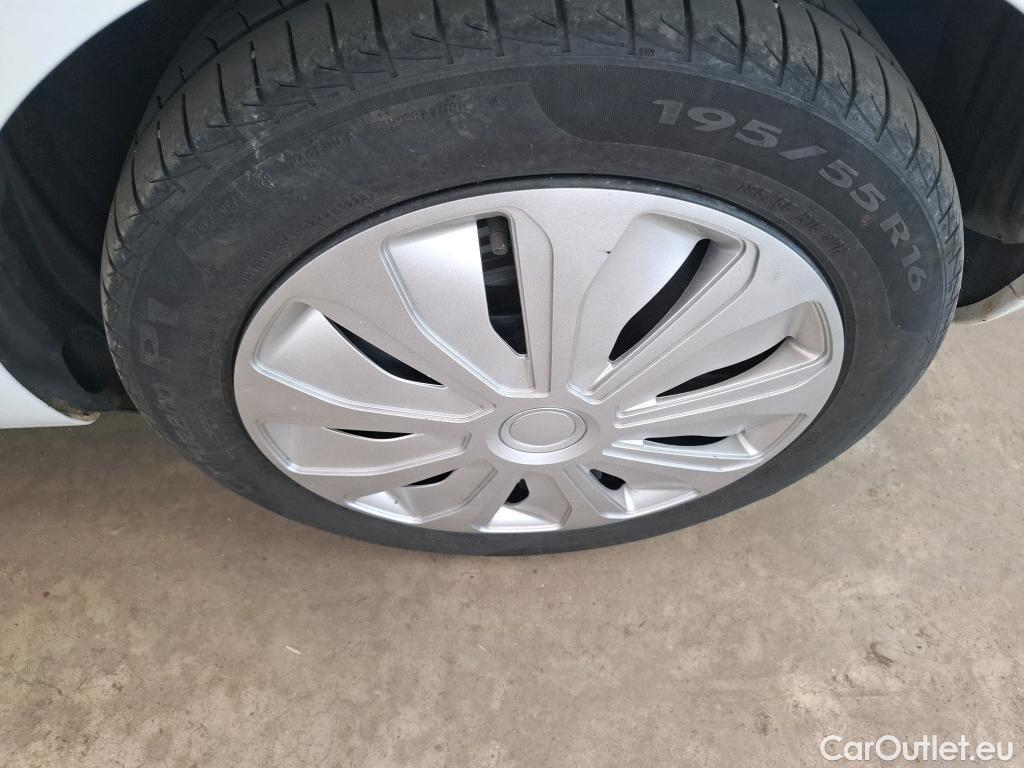  Renault  Clio  IV Business 0.9 TCe 90CV BVM5 E6 #25