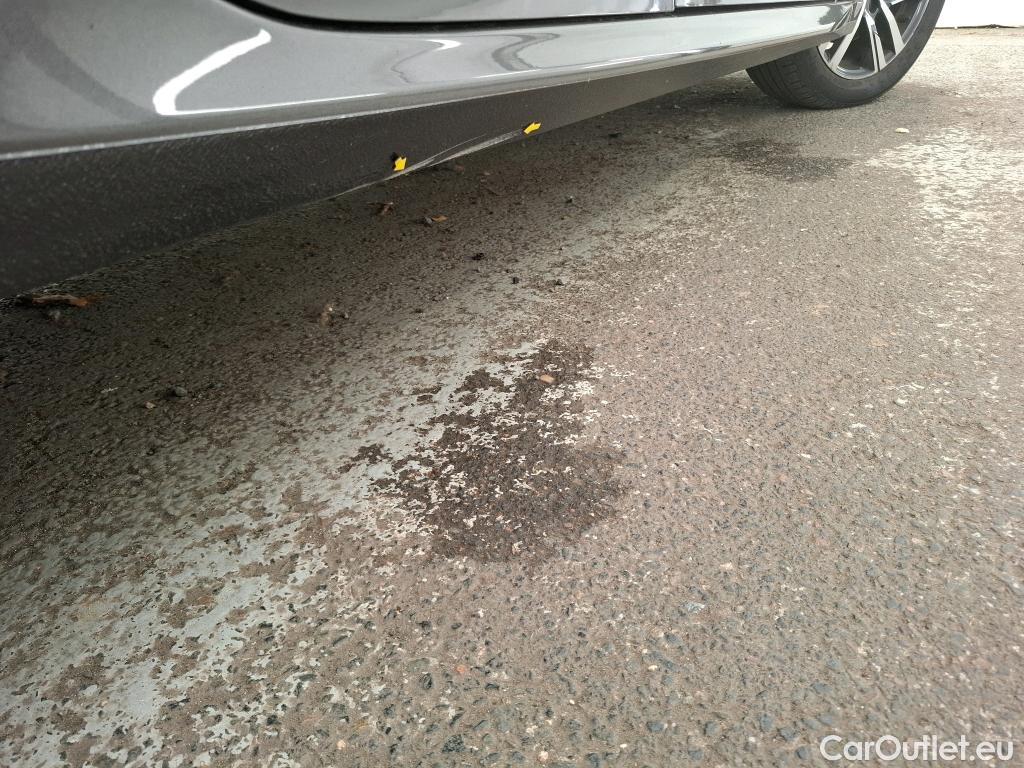  Peugeot  208  Allure Pack 1.2 PureTech 100CV BVA8 E6d #8