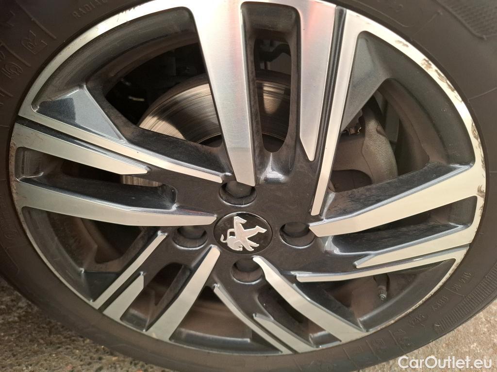  Peugeot  208  Allure Pack 1.2 PureTech 100CV BVA8 E6d #20