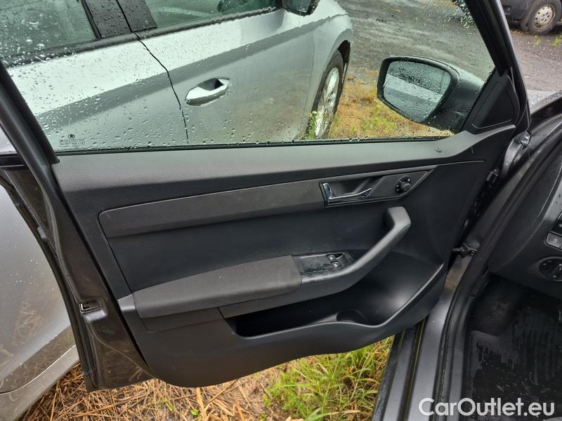  Skoda  Fabia  Combi (2015) Com.1.0TSI 70 Ambition 5d #8