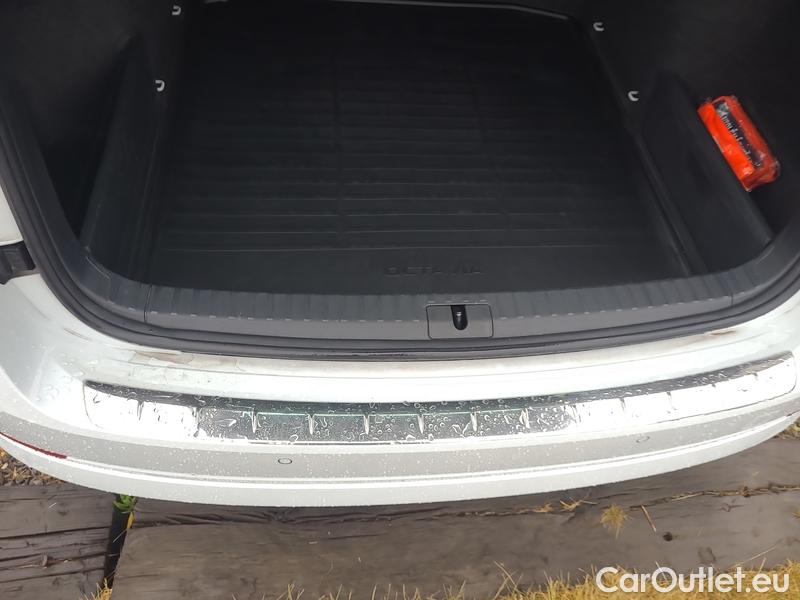  Skoda  Octavia  Combi (NX3)(2020) Oct.Combi 2.0TDI 110 Style AT #3