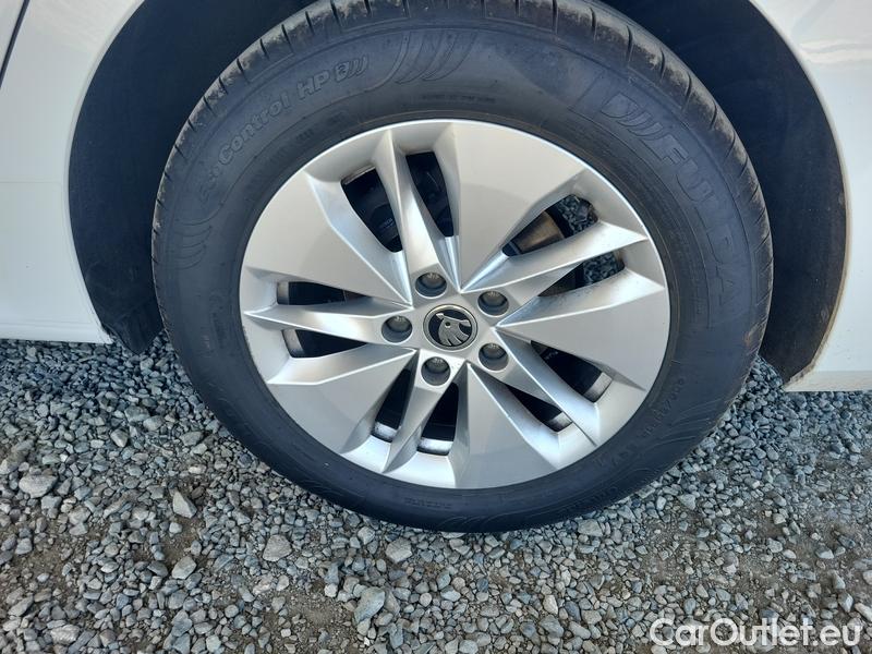  Skoda  Octavia  Lim. (NX3)(2020) Oct.Combi 1.0TSI 81 Ambition #6