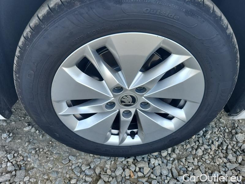  Skoda  Octavia  Lim. (NX3)(2020) Oct.Combi 1.0TSI 81 Ambition #8