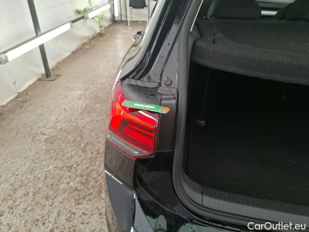  Volkswagen  Golf  VOLKSWAGEN / 2020 / 5P / Berline 2.0 TDI SCR 150 DSG7 Life Busi #1