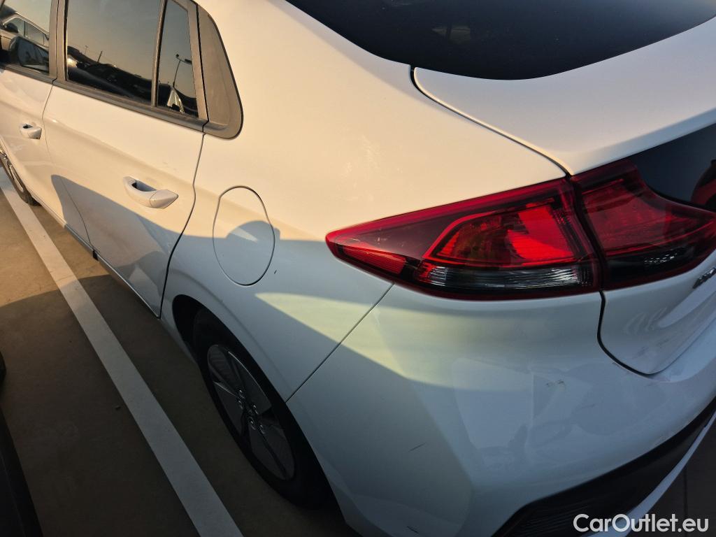  Hyundai   Ioniq HYUNDAI / 2019 / 5P / berlina con portón 1.6 GDI HEV Klass DCT #30