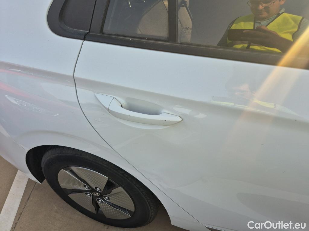  Hyundai   Ioniq HYUNDAI / 2019 / 5P / berlina con portón 1.6 GDI HEV Klass DCT #24