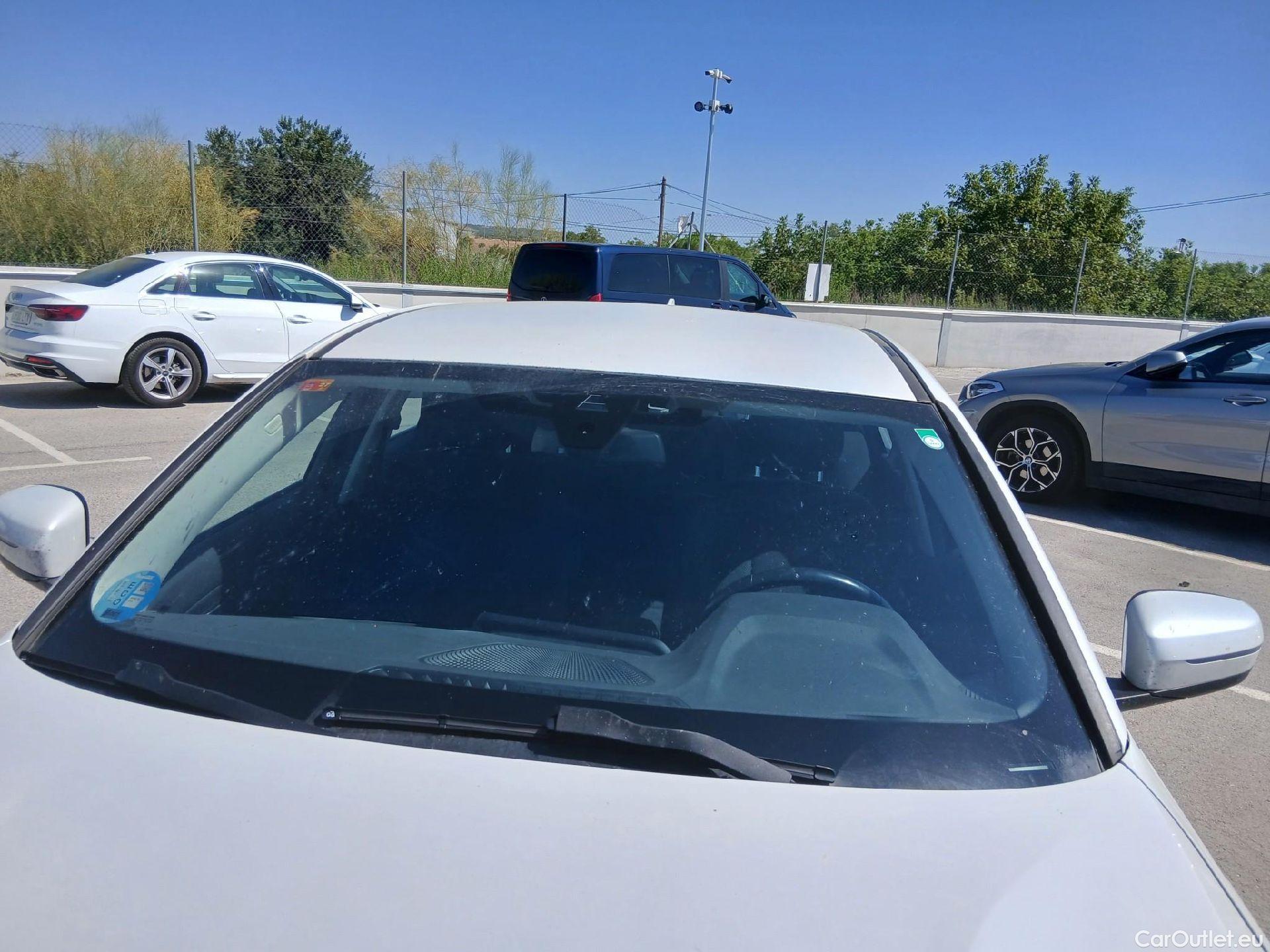  Bmw  Serie 3 BMW  / 2018 / 4P / sedán 320d Auto. #6