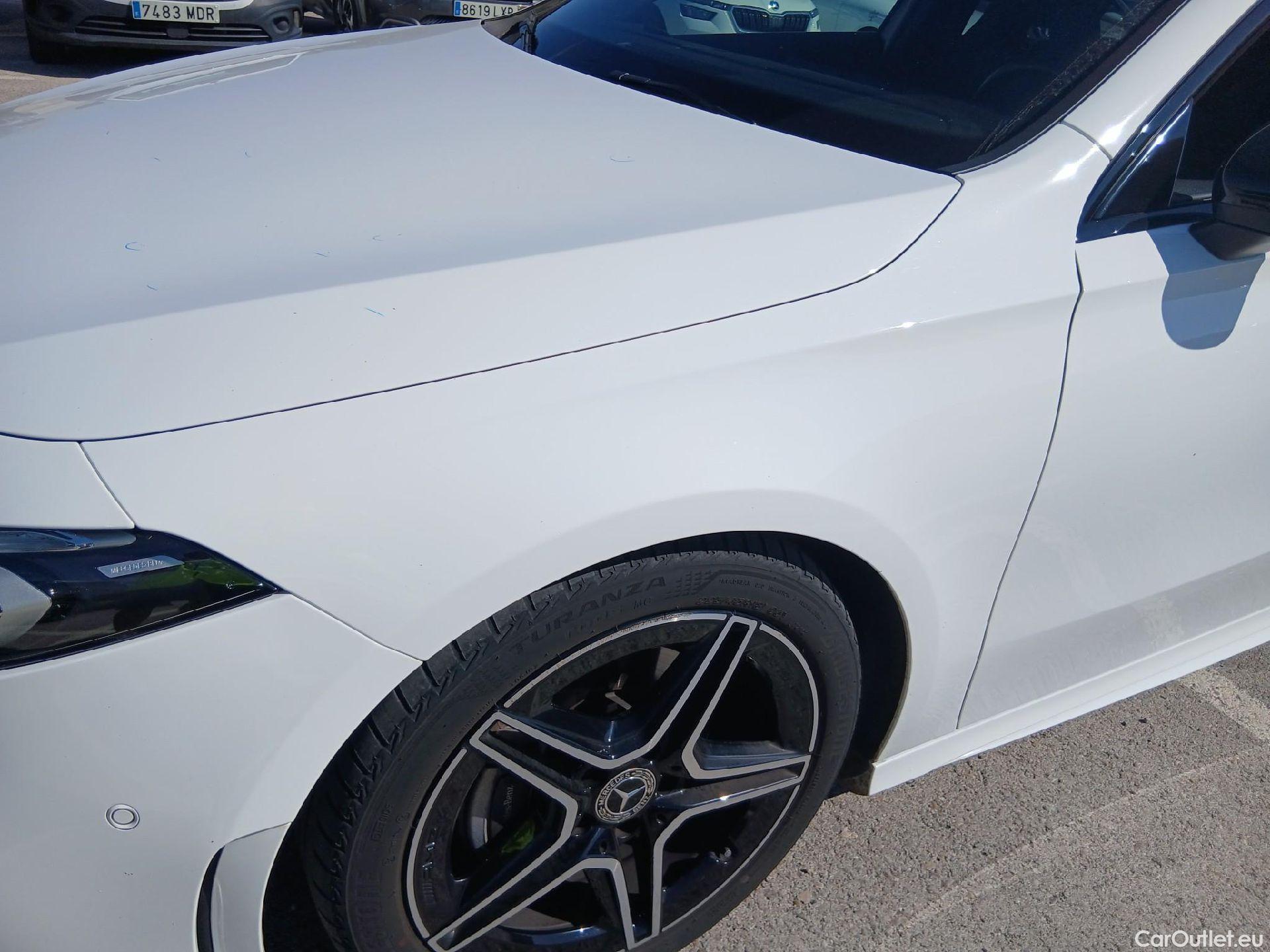  Mercedes  A-Klasse MERCEDES-BENZ Clase A / 2018 / 5P / berlina con portón A 180 #18