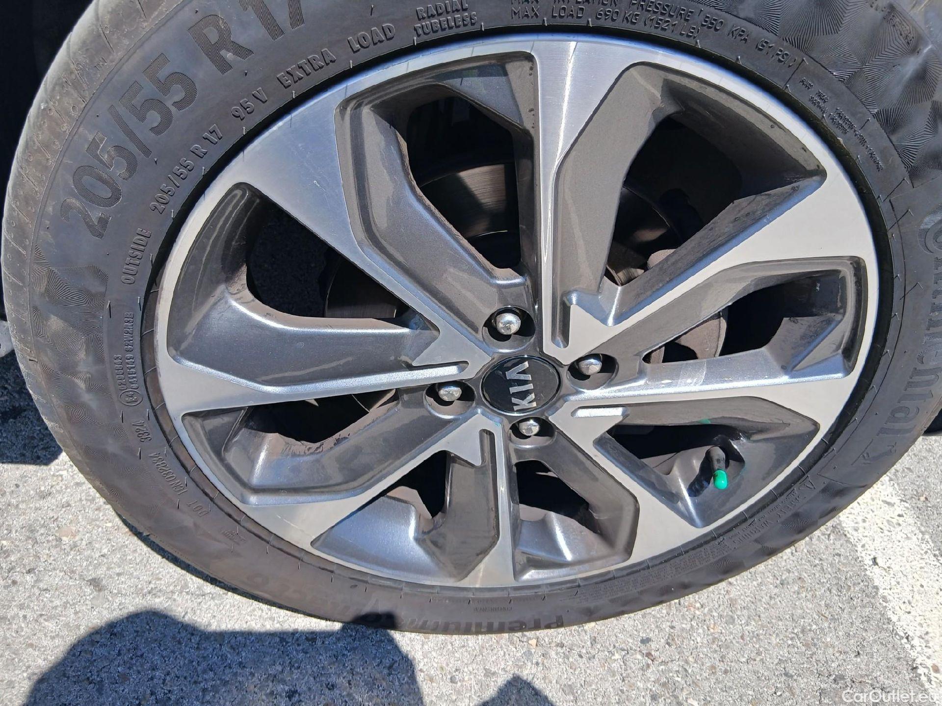  KIA  STONIC KIA  / 2017 / 5P / todoterreno 1.0 T-GDi 74kW (100CV) Drive #31