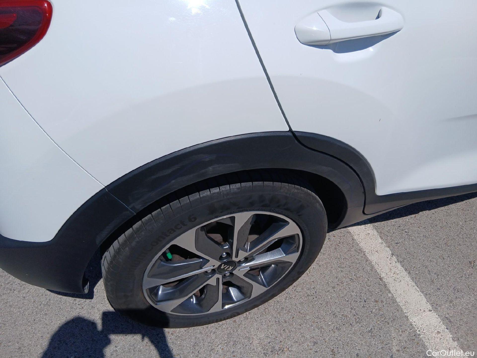  KIA  STONIC KIA  / 2017 / 5P / todoterreno 1.0 T-GDi 74kW (100CV) Drive #24