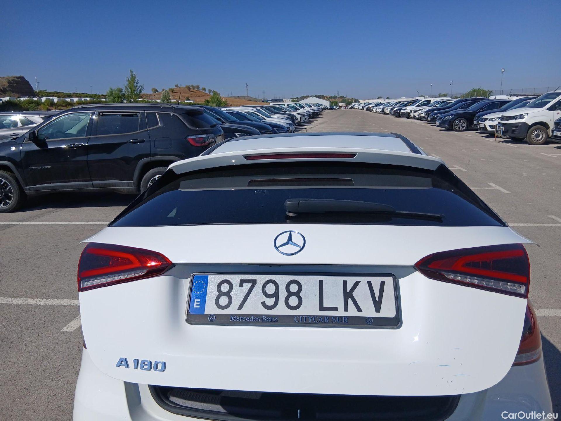  Mercedes  A-Klasse MERCEDES-BENZ Clase A / 2018 / 5P / berlina con portón A 180 #25