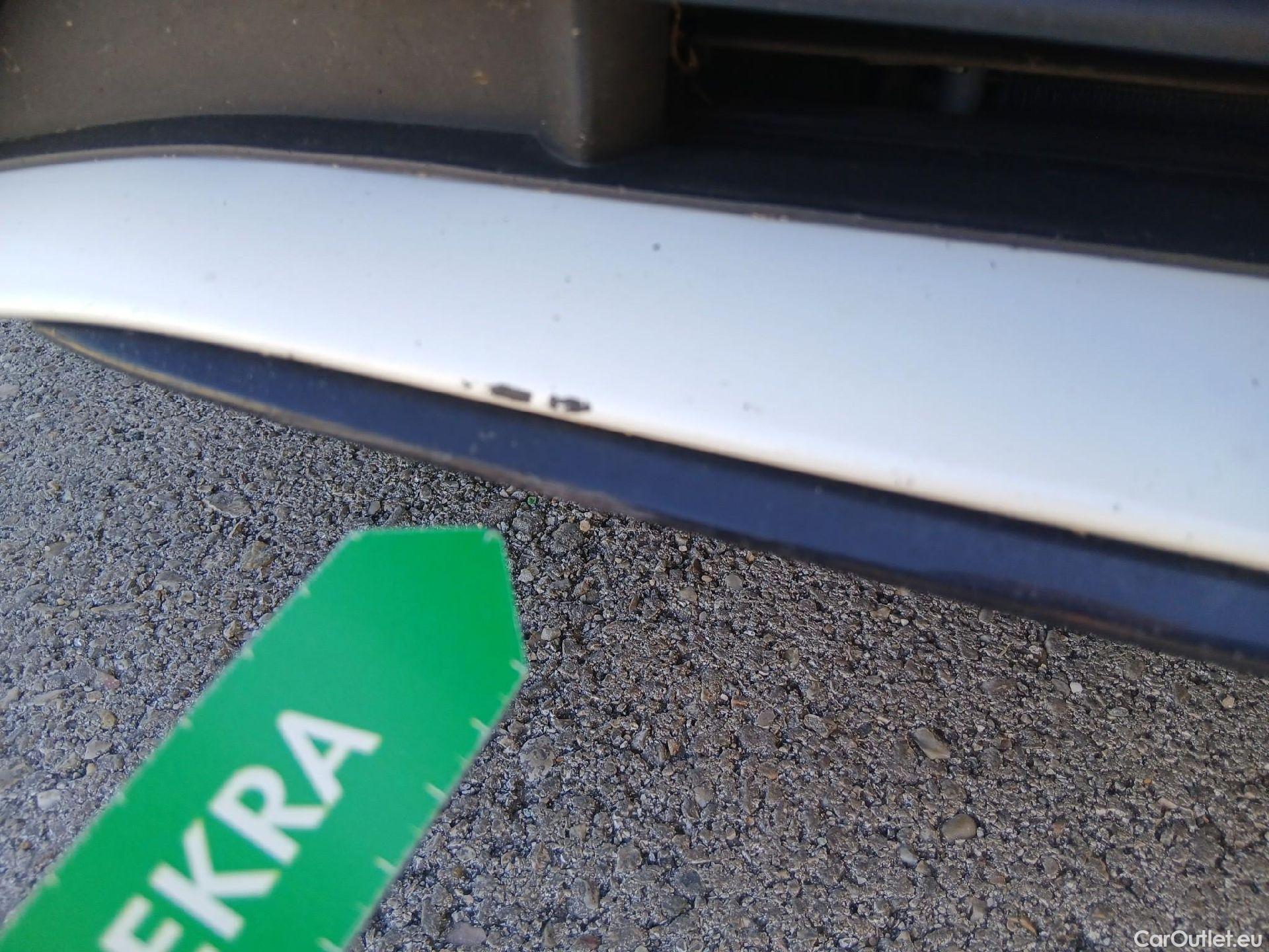  Mercedes  A-Klasse MERCEDES-BENZ Clase A / 2018 / 5P / berlina con portón A 180 #10