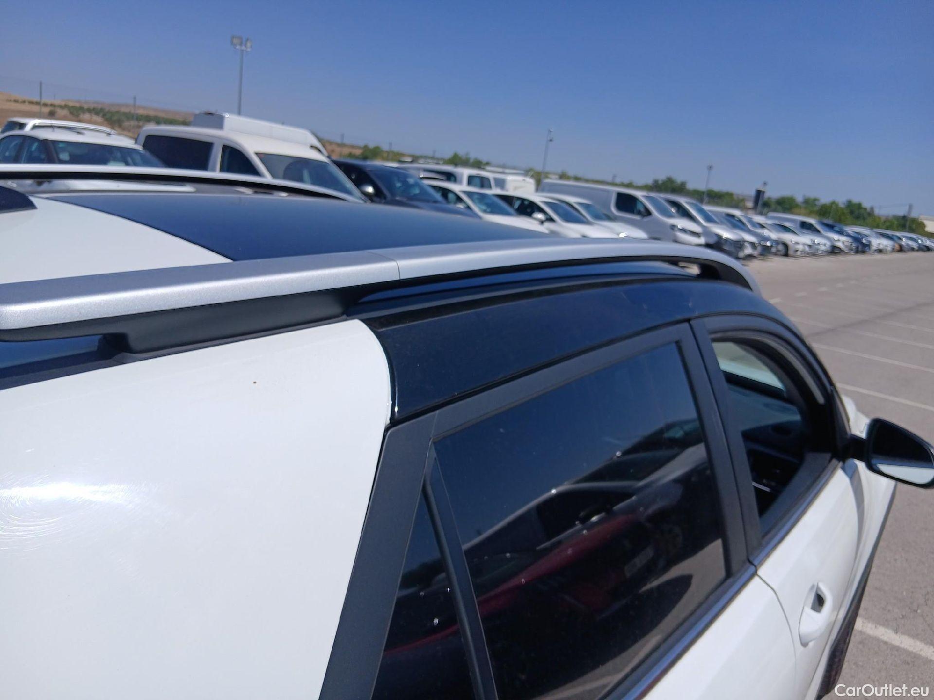  KIA  STONIC KIA  / 2017 / 5P / todoterreno 1.0 T-GDi 74kW (100CV) Drive #26