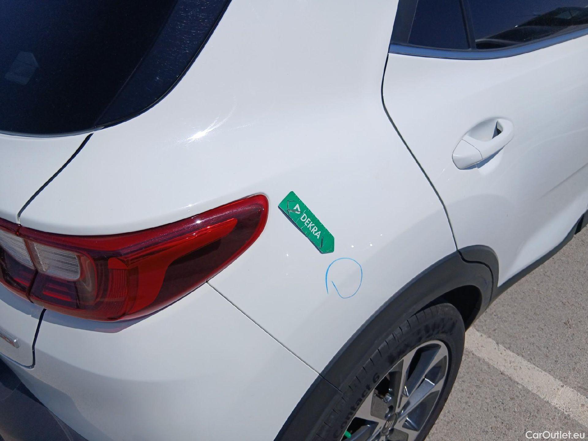  KIA  STONIC KIA  / 2017 / 5P / todoterreno 1.0 T-GDi 74kW (100CV) Drive #28