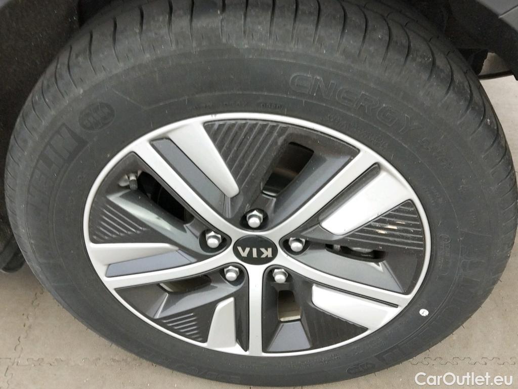  KIA  Niro KIA  / 2019 / 5P / crossover 1.6 GDi HEV 104kW (141CV) Drive #8
