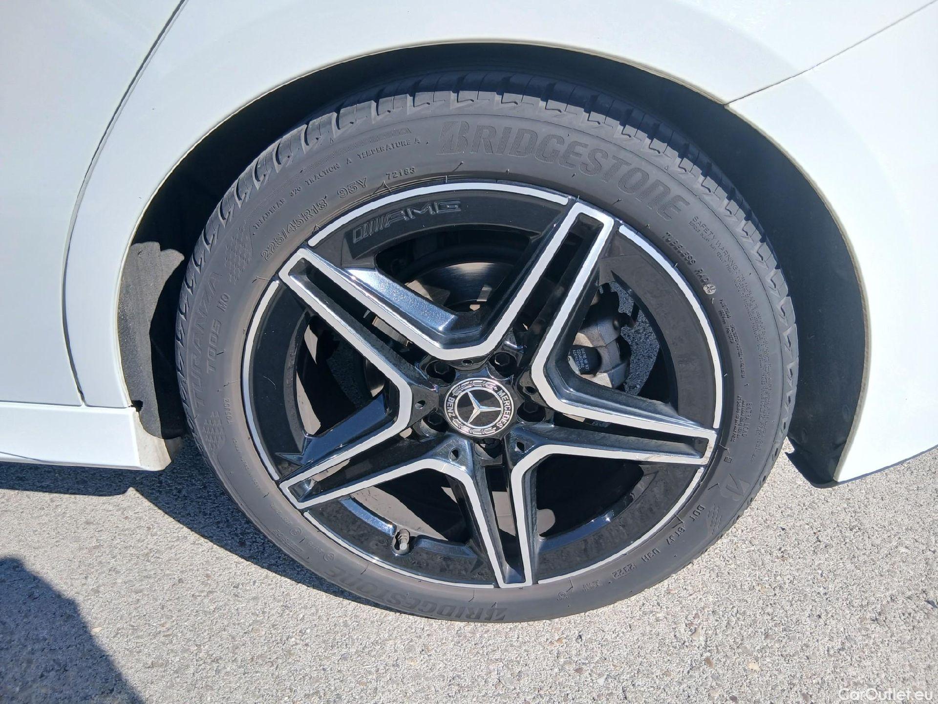  Mercedes  A-Klasse MERCEDES-BENZ Clase A / 2018 / 5P / berlina con portón A 180 #21