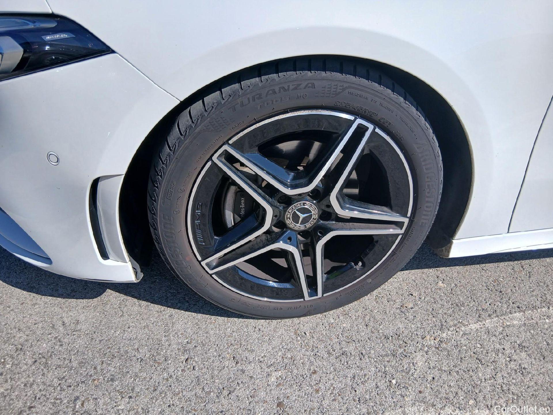  Mercedes  A-Klasse MERCEDES-BENZ Clase A / 2018 / 5P / berlina con portón A 180 #15