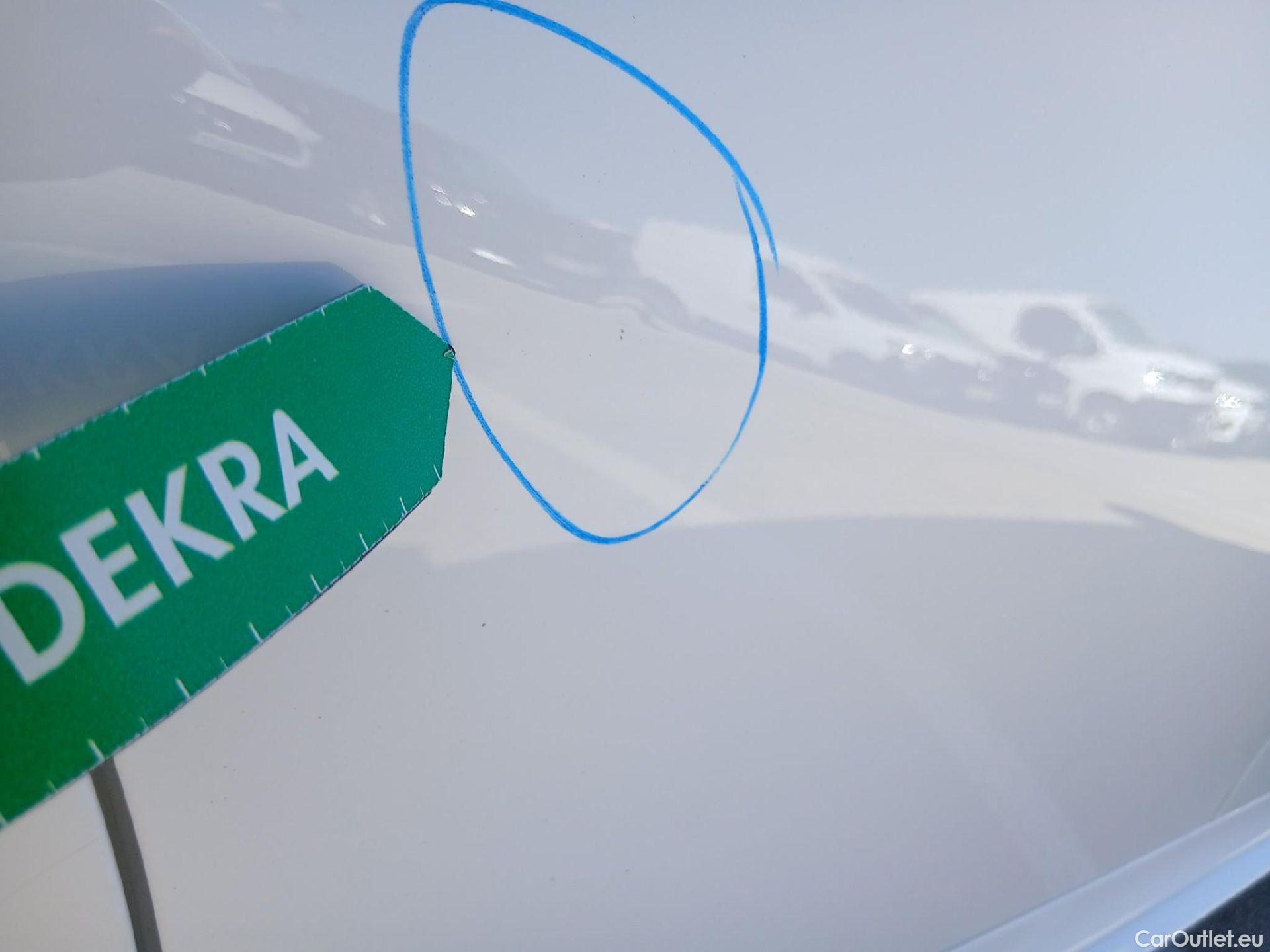  Mercedes  A-Klasse MERCEDES-BENZ Clase A / 2018 / 5P / berlina con portón A 180 #34