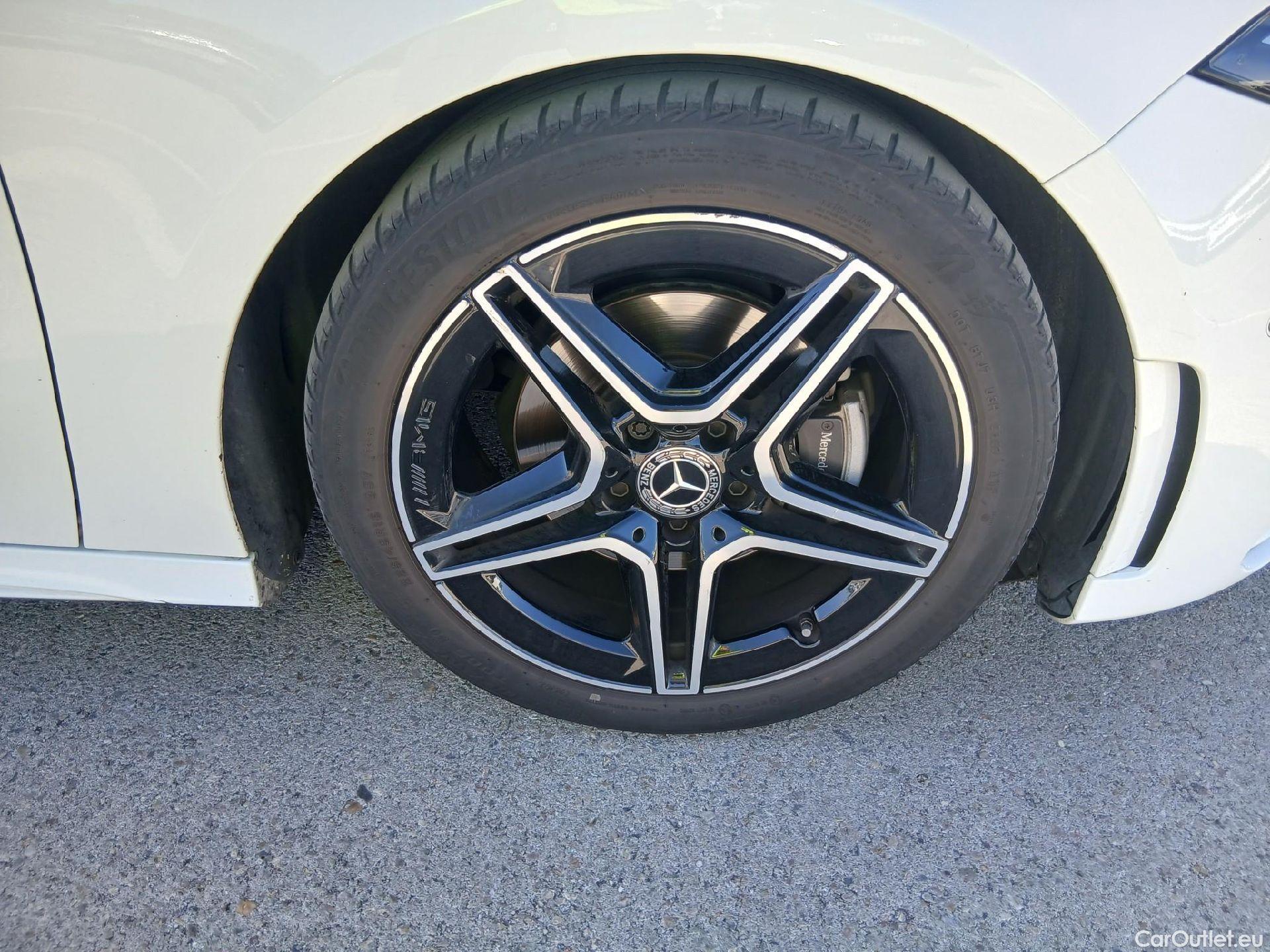  Mercedes  A-Klasse MERCEDES-BENZ Clase A / 2018 / 5P / berlina con portón A 180 #40