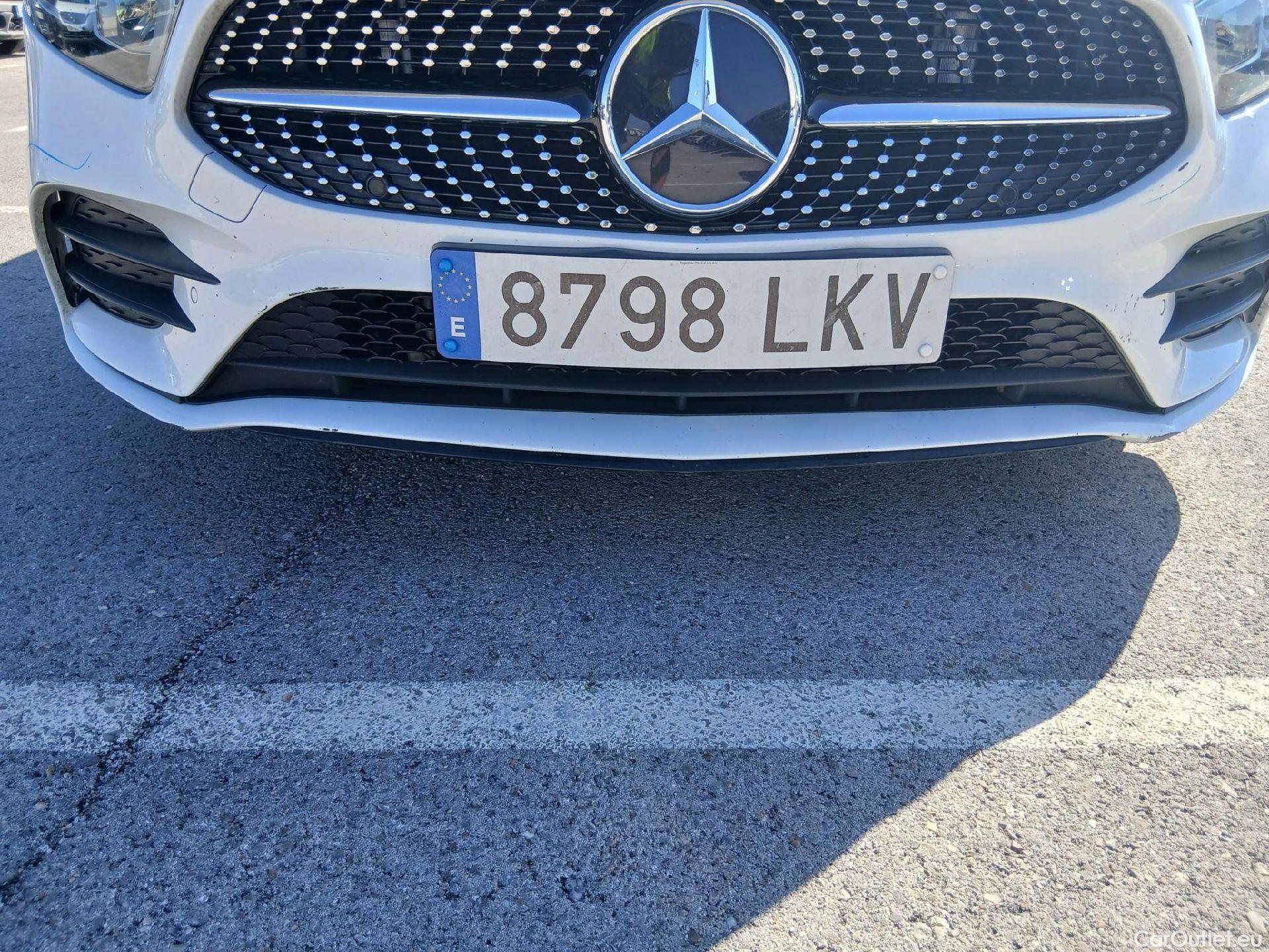  Mercedes  A-Klasse MERCEDES-BENZ Clase A / 2018 / 5P / berlina con portón A 180 #11