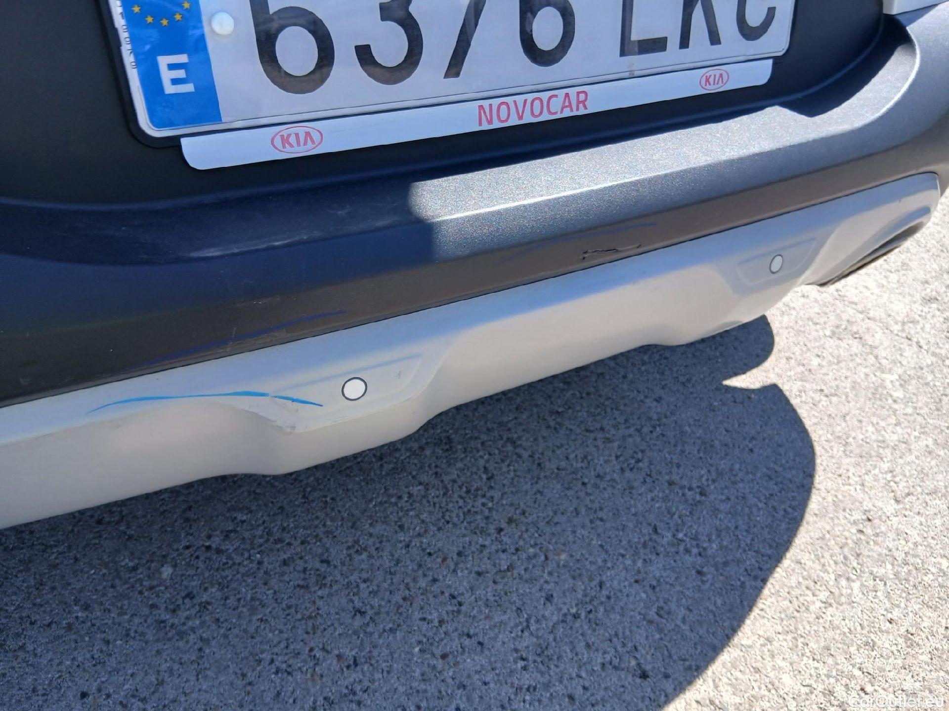  KIA  STONIC KIA  / 2017 / 5P / todoterreno 1.0 T-GDi 74kW (100CV) Drive #18