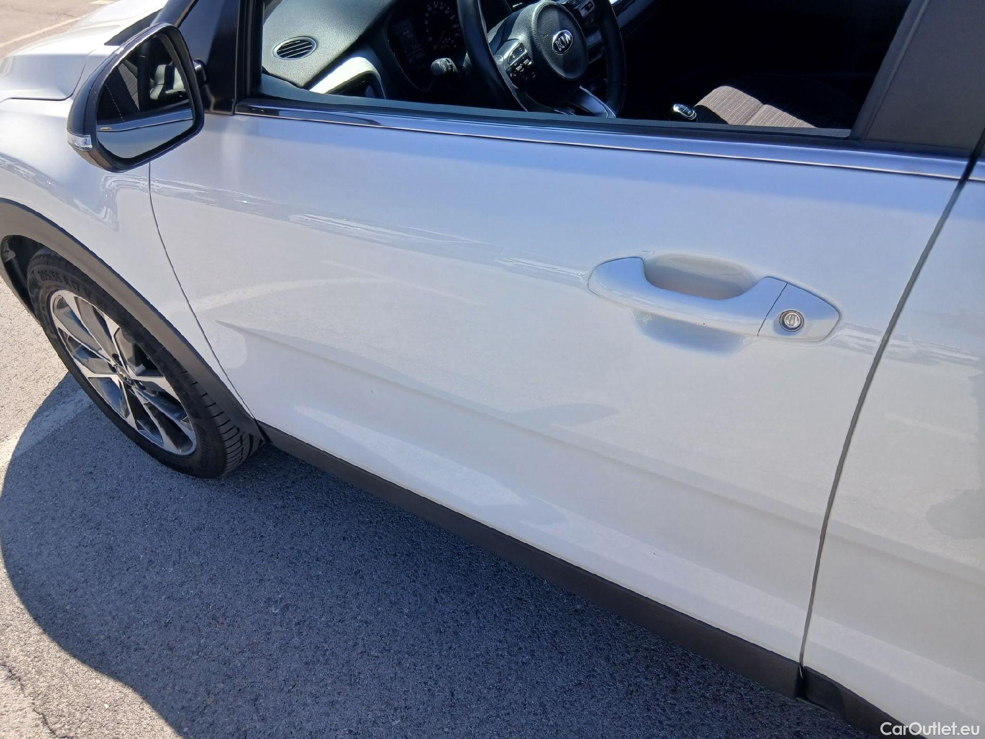  KIA  STONIC KIA  / 2017 / 5P / todoterreno 1.0 T-GDi 74kW (100CV) Drive #9