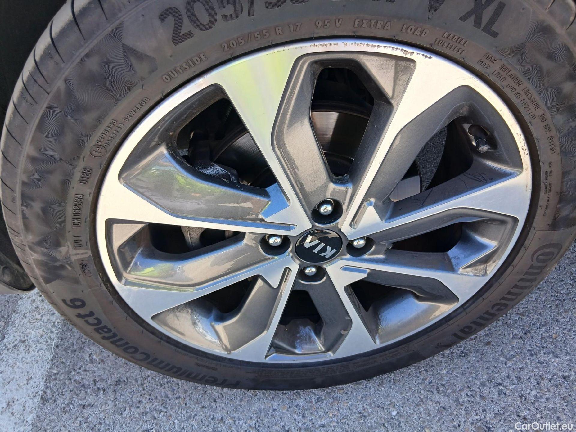  KIA  STONIC KIA  / 2017 / 5P / todoterreno 1.0 T-GDi 74kW (100CV) Drive #7