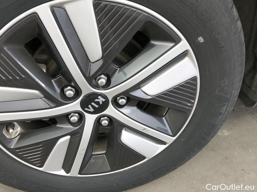  KIA  Niro KIA  / 2019 / 5P / crossover 1.6 GDi HEV 104kW (141CV) Drive #30