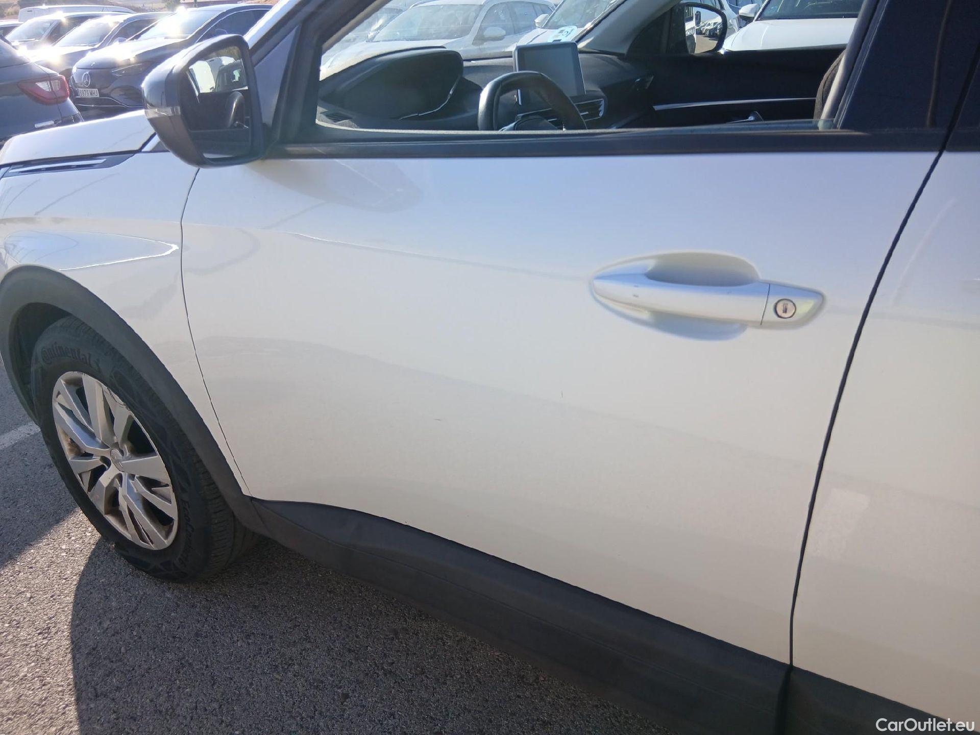  Peugeot  3008 PEUGEOT  / 2020 / 5P / todoterreno 1.5 BlueHDi 96kW S&S Active Pack EAT8 #18