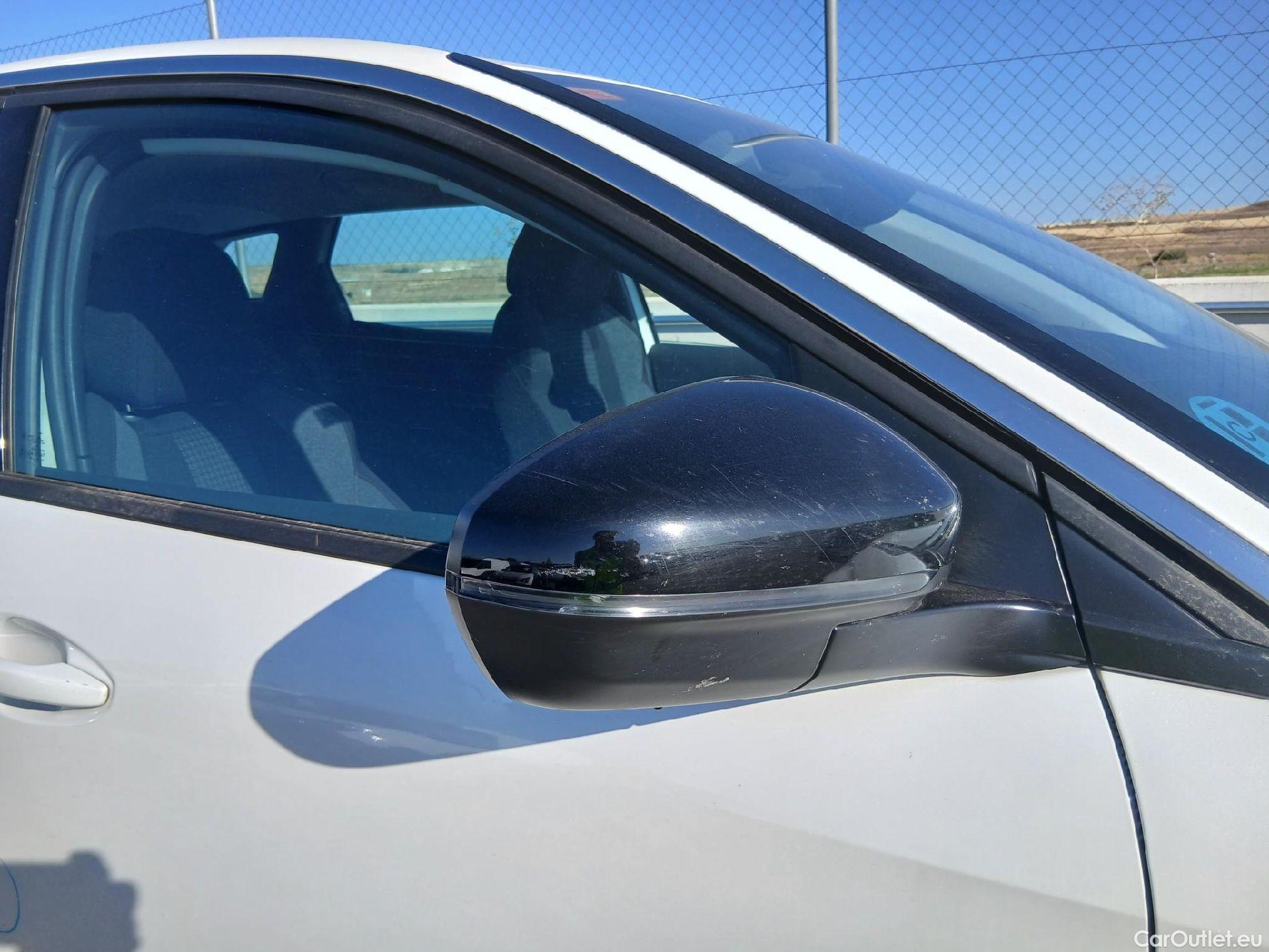 Peugeot  3008 PEUGEOT  / 2020 / 5P / todoterreno 1.5 BlueHDi 96kW S&S Active Pack EAT8 #53