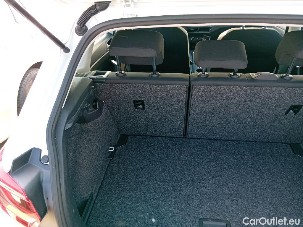  Volkswagen  Polo VOLKSWAGEN  / 2017 / 5P / berlina con portón Advance 1.0 TSI 70kW (95CV) #2