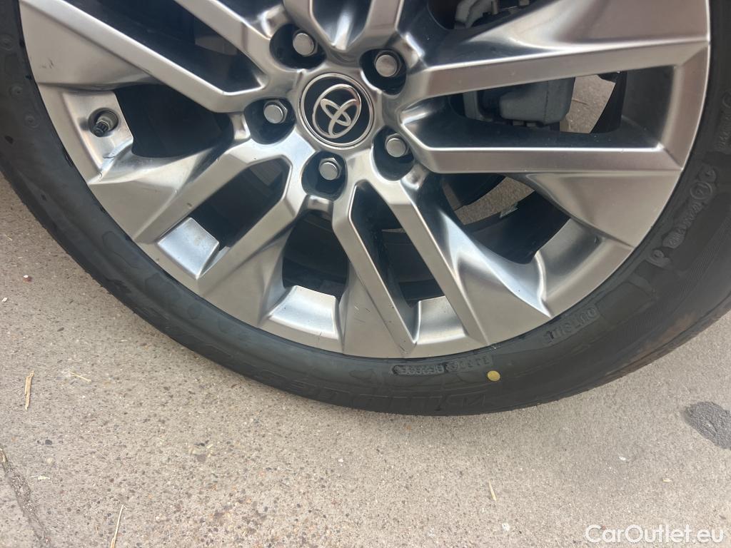  Toyota  RAV4 TOYOTA  / 2018 / 5P / todoterreno 2.5l 220H Luxury 4WD #18