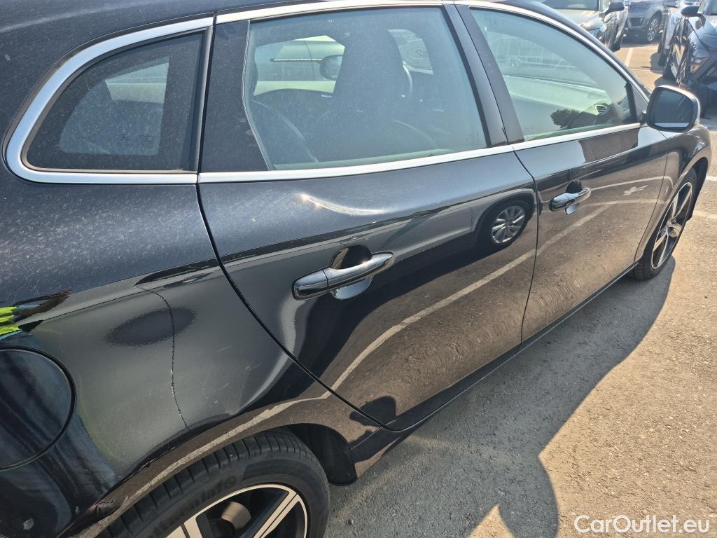  Volvo  V40  VOLVO / 2016 / 5P / berlina con portón 2.0 T3 R-Design Momentum #14