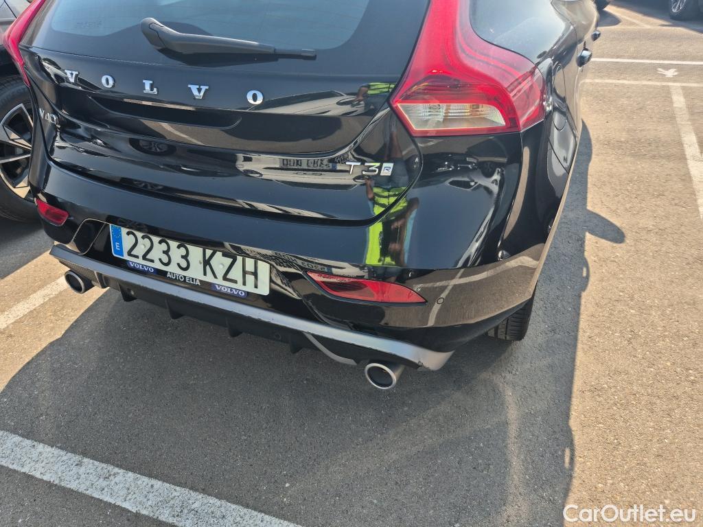  Volvo  V40  VOLVO / 2016 / 5P / berlina con portón 2.0 T3 R-Design Momentum #1
