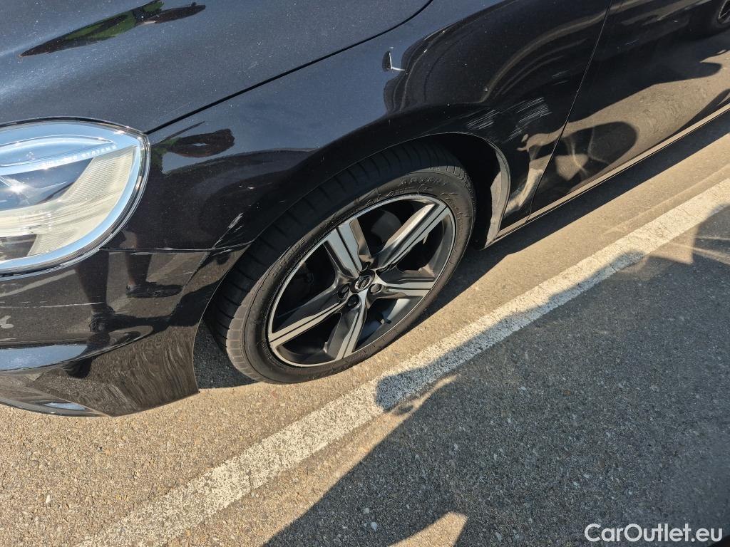  Volvo  V40  VOLVO / 2016 / 5P / berlina con portón 2.0 T3 R-Design Momentum #3