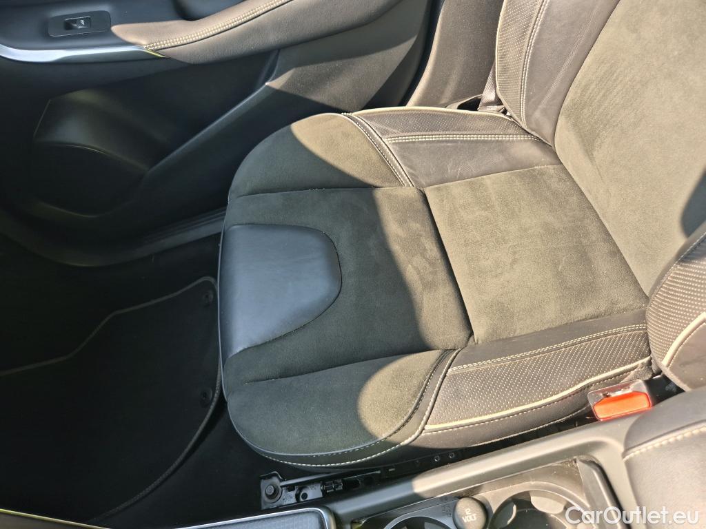  Volvo  V40  VOLVO / 2016 / 5P / berlina con portón 2.0 T3 R-Design Momentum #33