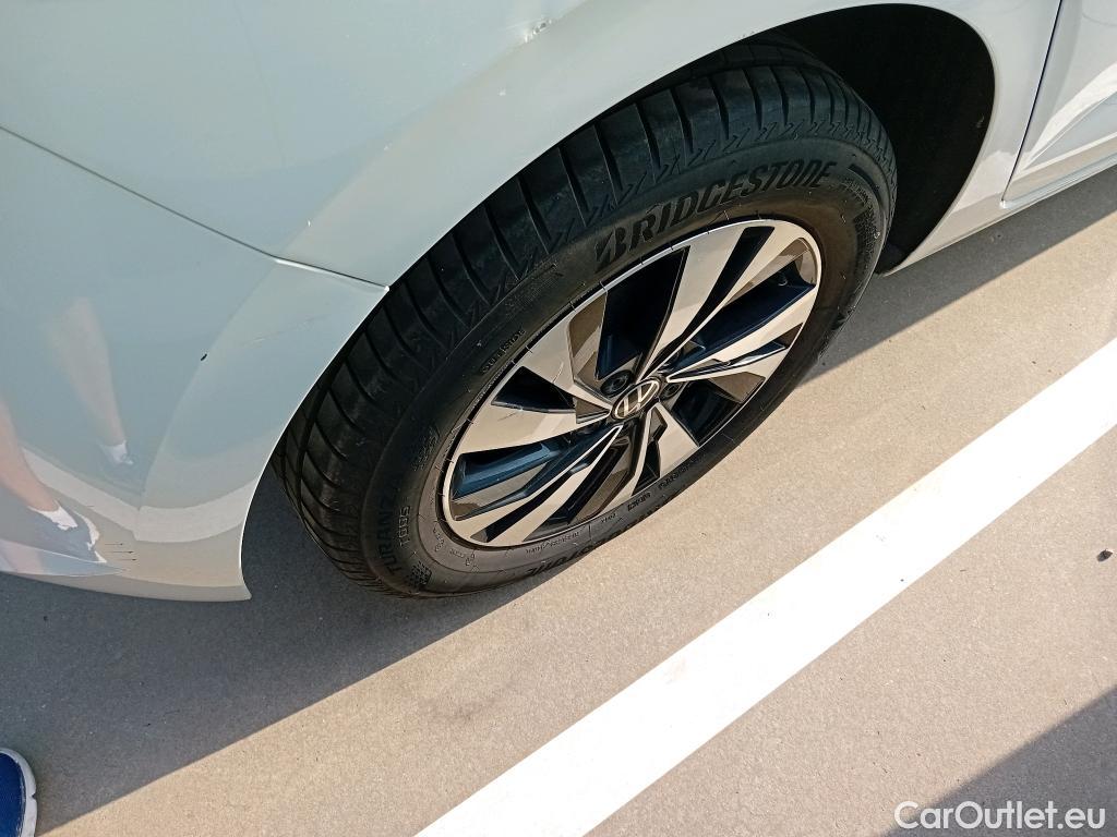  Volkswagen  Polo VOLKSWAGEN  / 2017 / 5P / berlina con portón Advance 1.0 TSI 70kW (95CV) #9