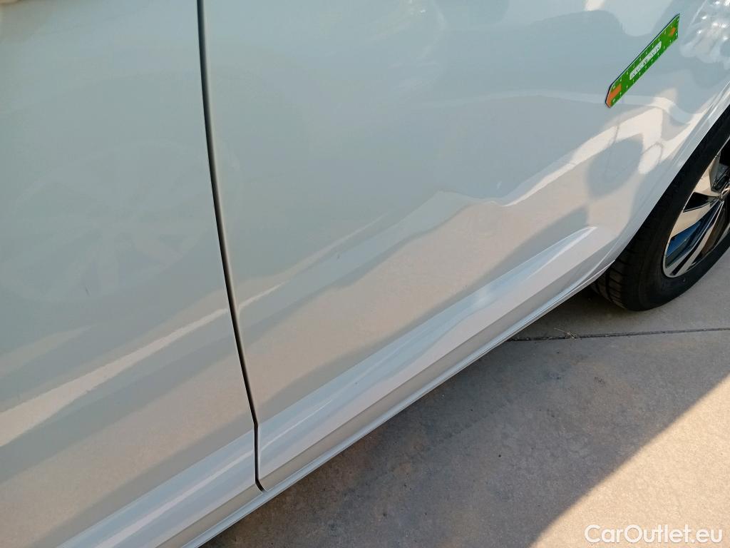  Volkswagen  Polo VOLKSWAGEN  / 2017 / 5P / berlina con portón Advance 1.0 TSI 70kW (95CV) #6