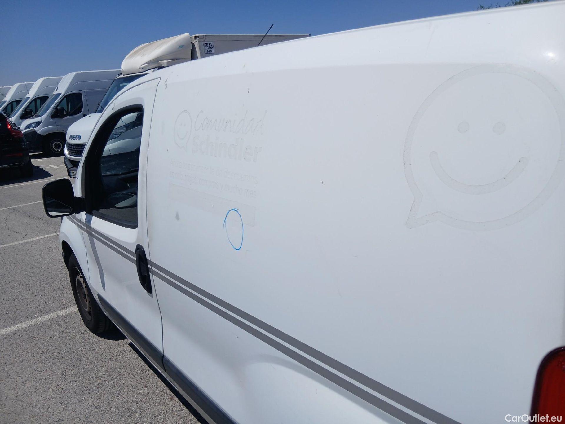  Fiat  Fiorino FIAT  / 2016 / 3P / furgón derivado de turismo Cargo Base 1.3 Mjet 59kW (80CV) E6 #18