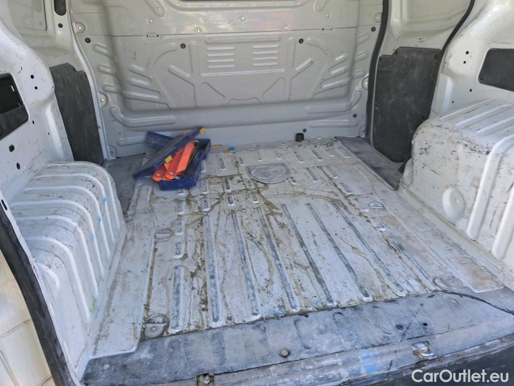  Fiat  Fiorino FIAT  / 2016 / 3P / furgón derivado de turismo Cargo Base 1.3 Mjet 59kW (80CV) E6 #52